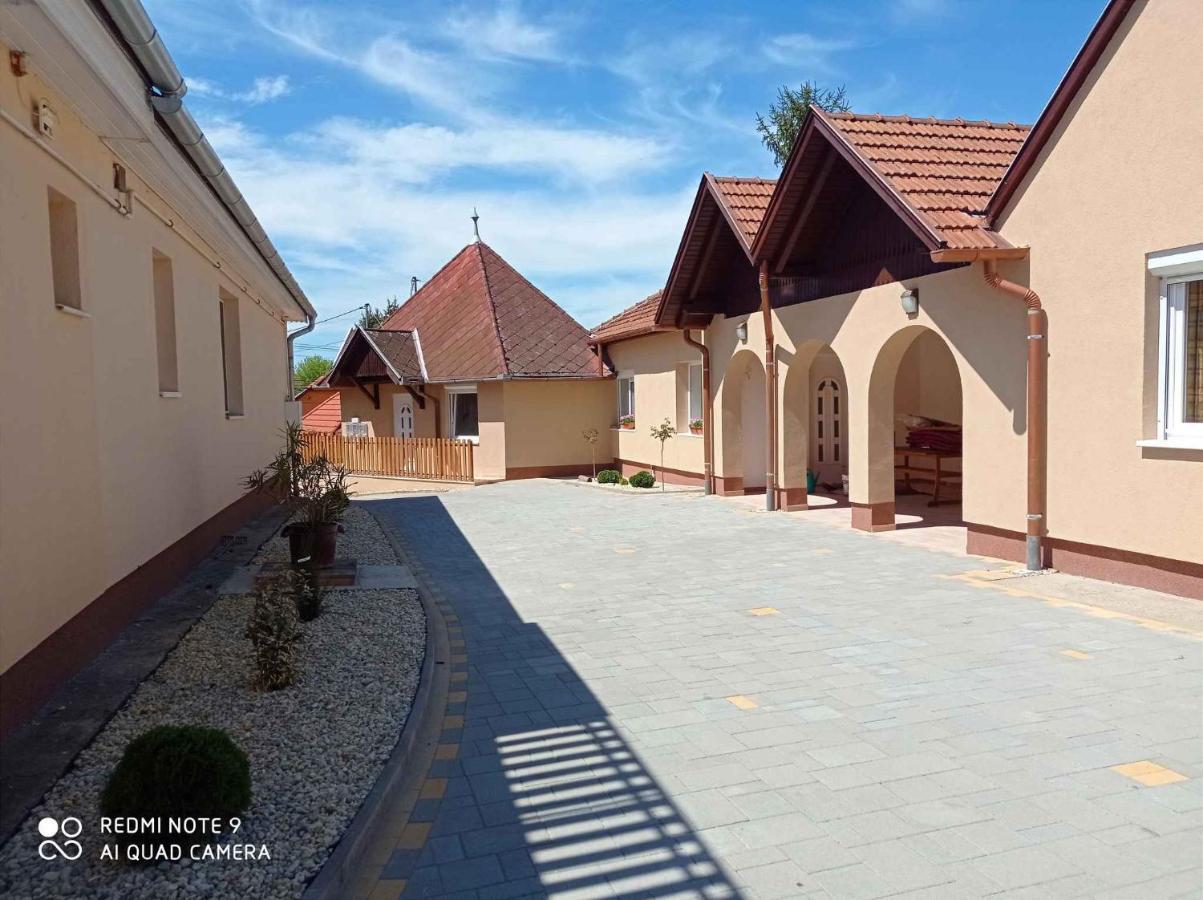 Apartment in Balatonlelle 40765 Esterno foto